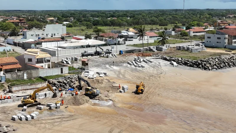 Obras são iniciadas para conter erosão em praia de Conceição da Barra