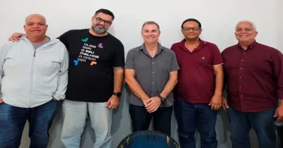 Reunião sobre organização de vendedores ambulantes em Marataízes