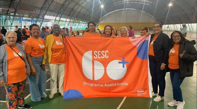 Pessoas idosas participando de atividade coletiva do Sesc 60+