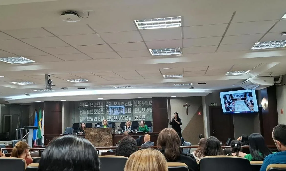 Aracruz participa de debate sobre proteção digital na educação infantil