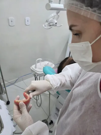 Nova Venécia entrega 60 próteses dentárias e chega a 450 no ano