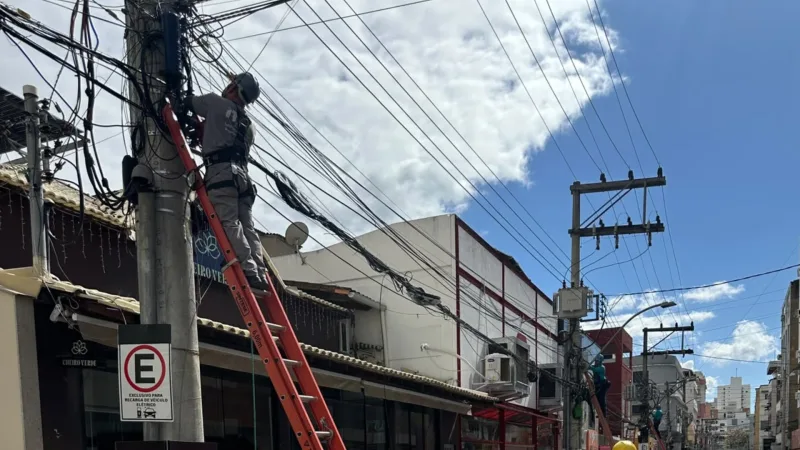 Colatina retira mais de 250 quilos de fios sem uso no Centro