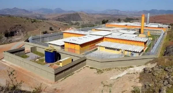 Policial penal é preso após facilitar entrada de material ilícito em presídio no ES