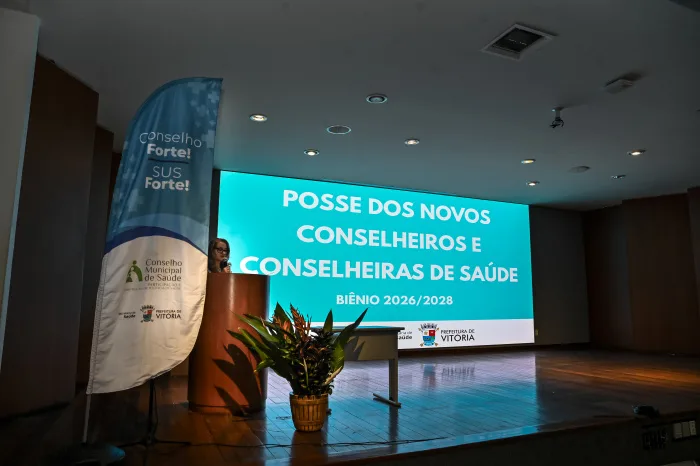 Conselho Municipal de Saúde de Vitória empossa membros para 2026–2028