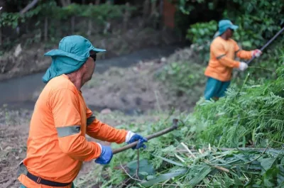 Serra reforça prevenção com limpeza de canais e córregos