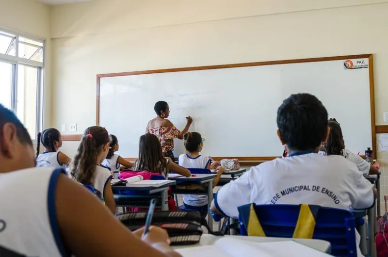Serra abre seleção temporária para professores de cinco disciplinas
